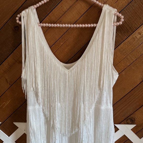 *SOLD* White Flapper style tiered tassel/fringe dress - Picture 2 of 12